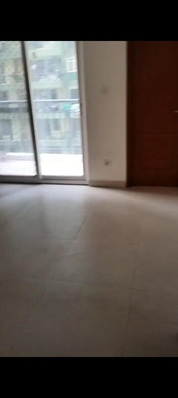 Room in 3 BHK Apartment at Trident Embassy, Sector 1 Greater Noida – for Rent