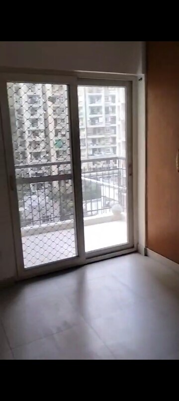 Room in 3 BHK Apartment at Trident Embassy, Sector 1 Greater Noida – for Rent