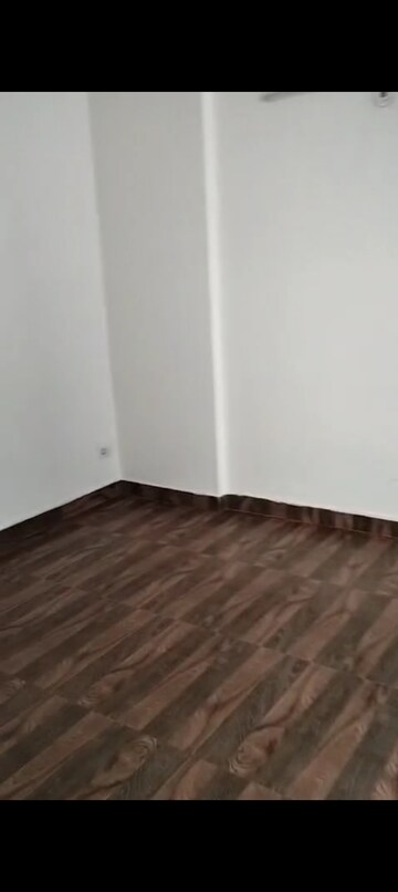 Room in 3 BHK Apartment at Trident Embassy, Sector 1 Greater Noida – for Rent