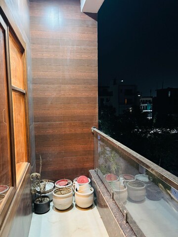 Furnished Amenities in 3 BHK Builder Floor at BPTP District, Sector 81 – for Rent