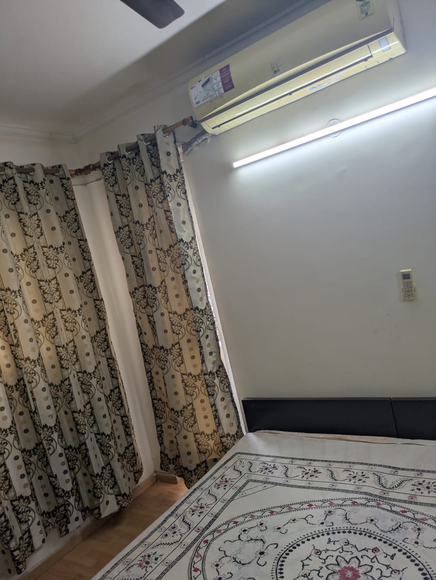 3 BHK + Servant Room Apartment For Rent in Orchid Petals