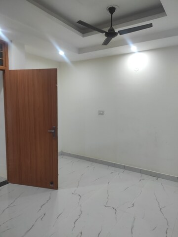 Room in 3 BHK Apartment at Turner Road – for Sale