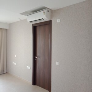 Room in 3 BHK Apartment at Hiranandani Highland, Powai – for Sale