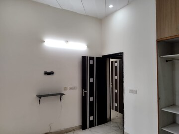 Room in 3 BHK Builder Floor at Vipul World Floors, Sector 48 – for Rent