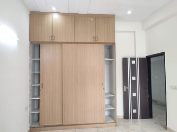 Room in 3 BHK Builder Floor at Vipul World Floors, Sector 48 – for Rent