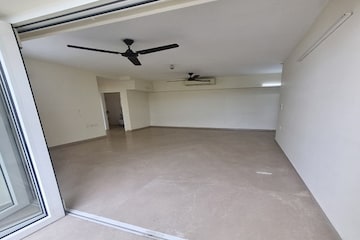 Room in 2 BHK Apartment at Godrej The Trees, Vikhroli East – for Rent