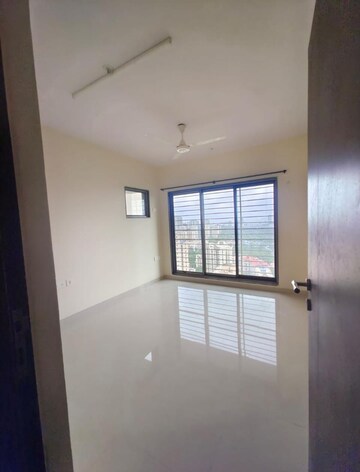 Room in 4 BHK Apartment at Acme Ozone, Manpada – for Rent