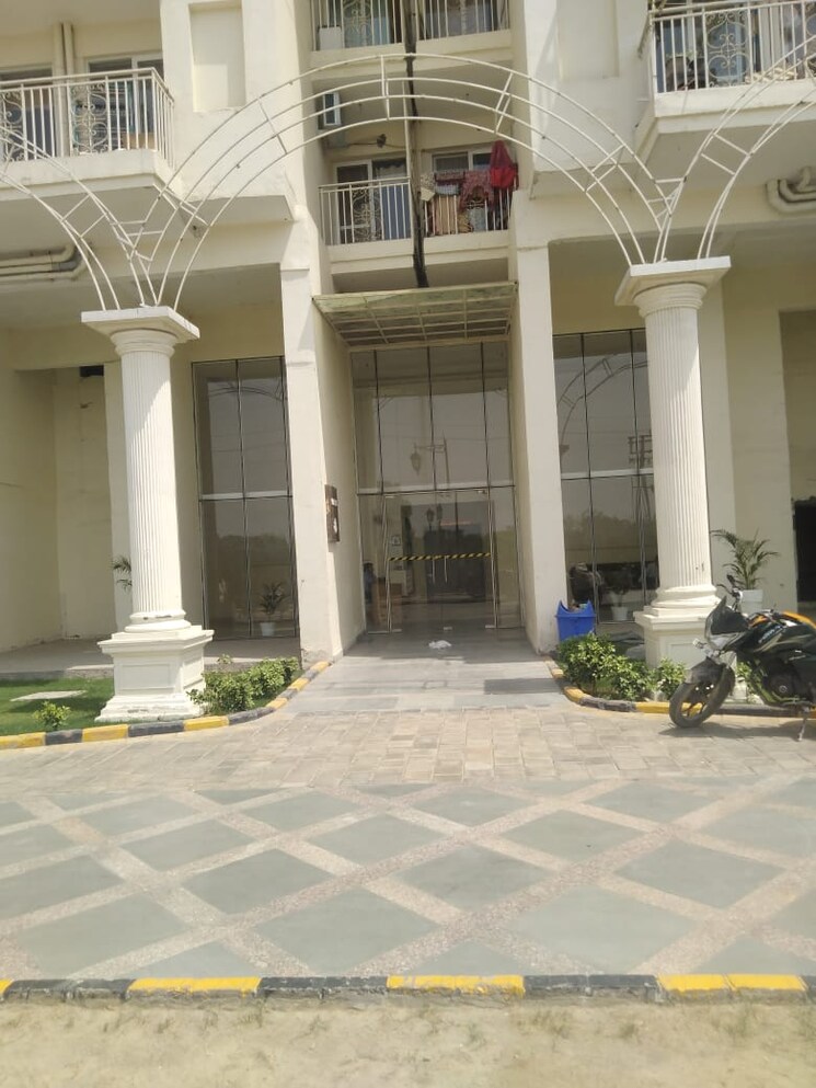  Parking, mahagun-mantra-ii 2 Bedroom 850 Sq.Ft. Apartment In Sector 10 Greater Noida Greater Noida 9038163