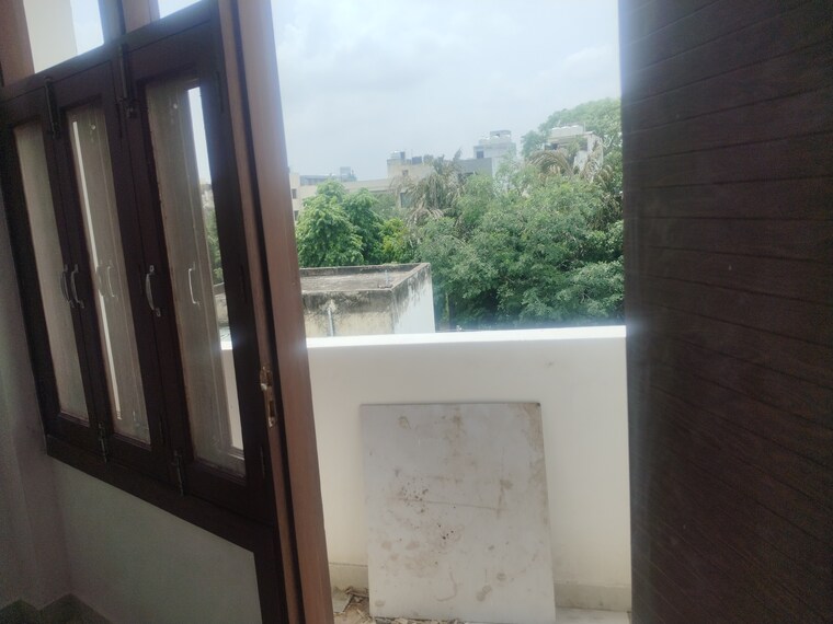 Balcony, malviya nagar 3 Bedroom 200 Sq.Yd. Builder Floor In Malviya Nagar Delhi 9038165