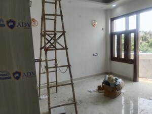 Room in 3 BHK Builder Floor at Malviya Nagar – for Sale