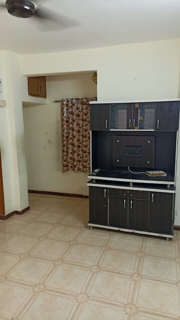 Room in 2 BHK Apartment at Jivraj Park – for Rent