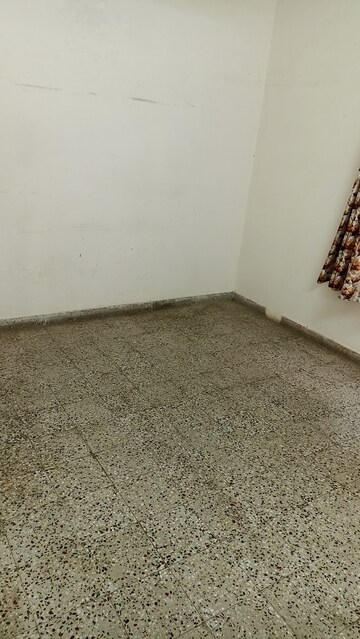 Room in 2 BHK Apartment at Jivraj Park – for Rent