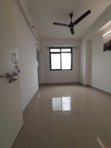 Room in 1 BHK Apartment at Goregaon West – for Rent
