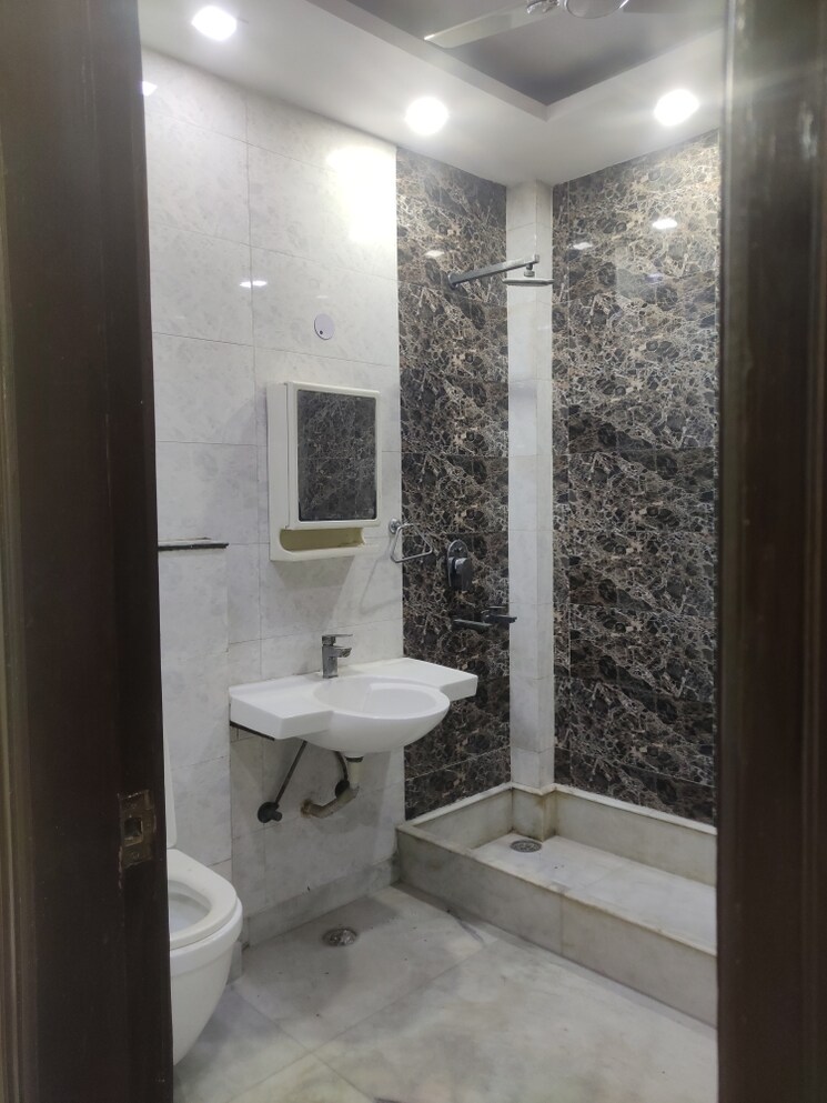 Bathroom, sector 46 3 Bedroom 2500 Sq.Ft. Independent House In Sector 46 Noida 9038257