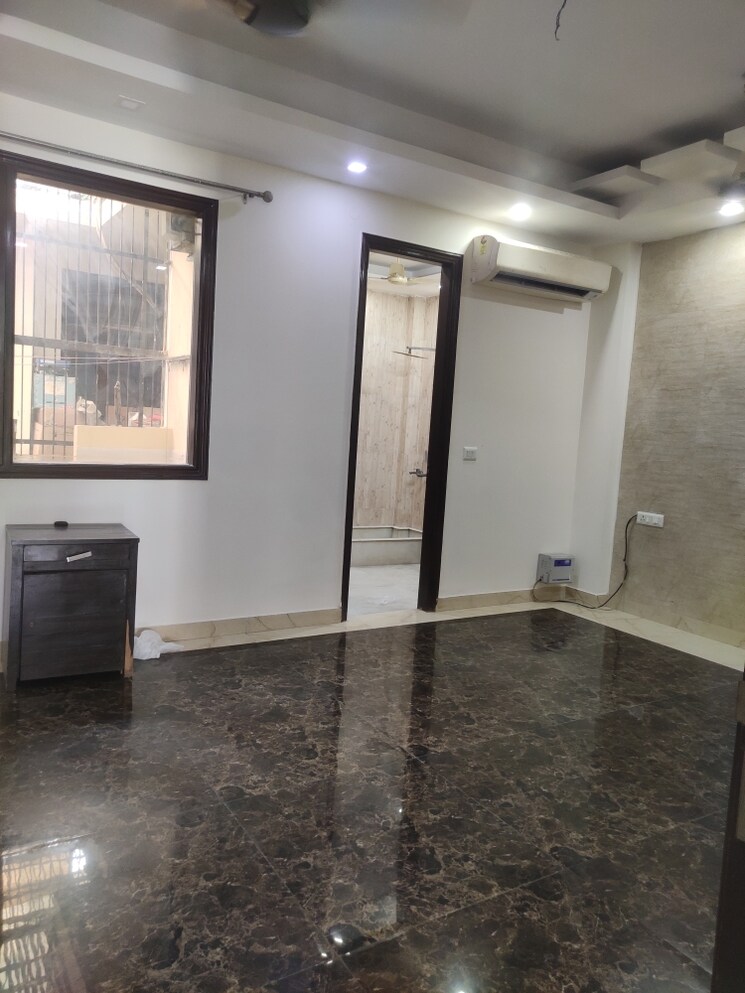 Room, sector 46 3 Bedroom 2500 Sq.Ft. Independent House In Sector 46 Noida 9038257