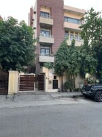 4 BHK + Pooja Room,Servant Room,Study Room 500 Sq.Yd. Builder Floor in New Friends Colony