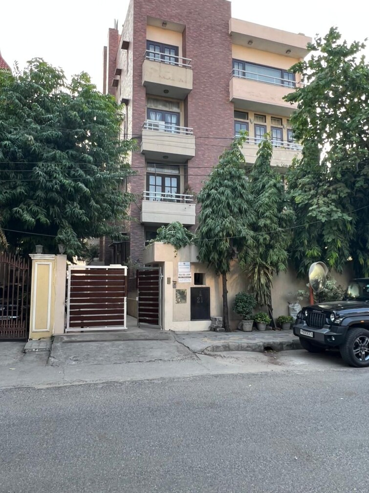 Cover Image, new friends colony 4 Bedroom 500 Sq.Yd. Builder Floor In New Friends Colony Delhi 9038278