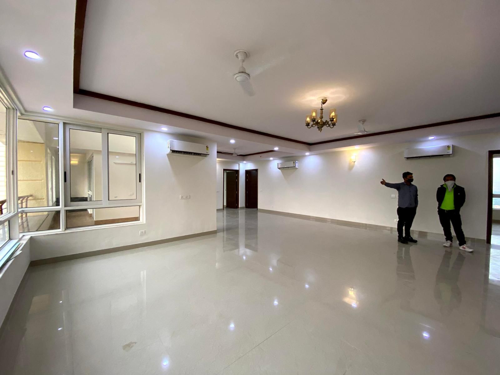 4 BHK + Servant Room,Extra Room Apartment For Rent in 3C Lotus 300