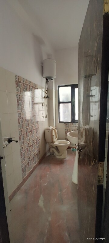 Attached Bathroom in 2 BHK Apartment at Gaur City 7th Avenue, Sector 4 Greater Noida – for Rent