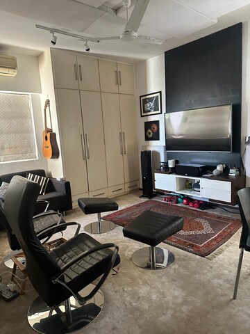 Team Area in 3 BHK Apartment at Colaba – for Sale