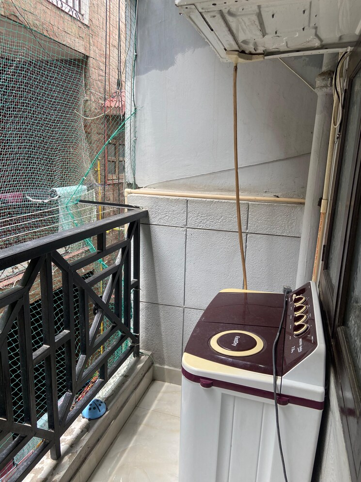 Balcony, kalkaji 1 Bedroom 560 Sq.Ft. Builder Floor In Kalkaji Delhi 9038339