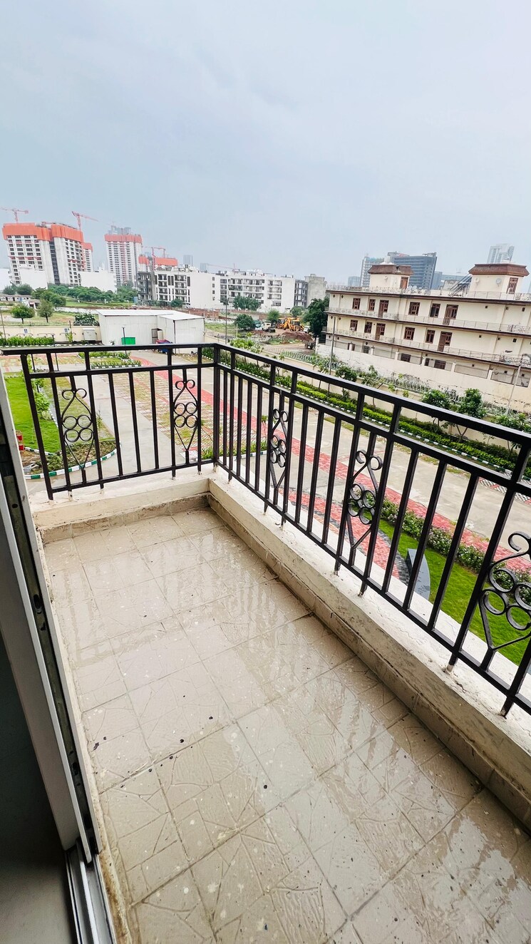 Balcony, signature-global-prime 2 Bedroom 834 Sq.Ft. Apartment In Sector 63a Gurgaon 9038318