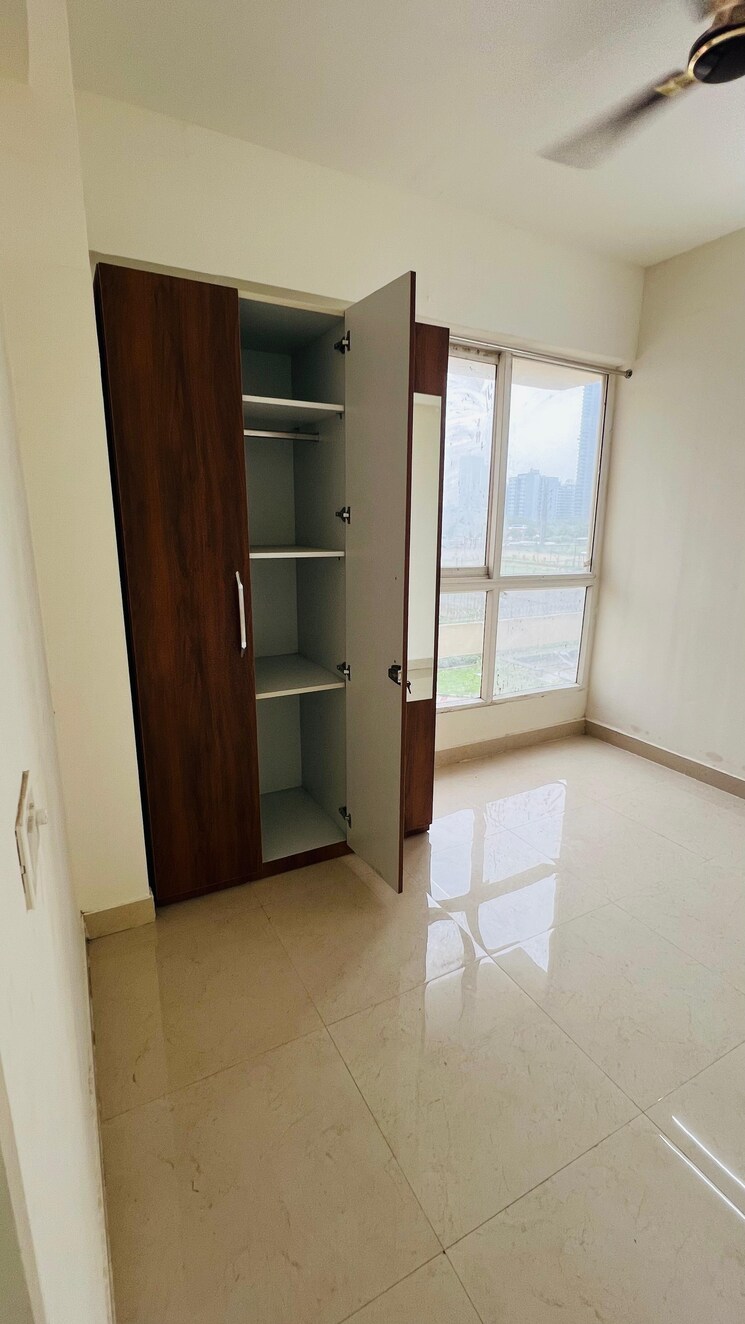 Room, signature-global-prime 2 Bedroom 834 Sq.Ft. Apartment In Sector 63a Gurgaon 9038318