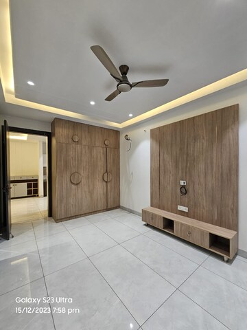 Room in 3 BHK Apartment at Sector 11 Dwarka – for Rent