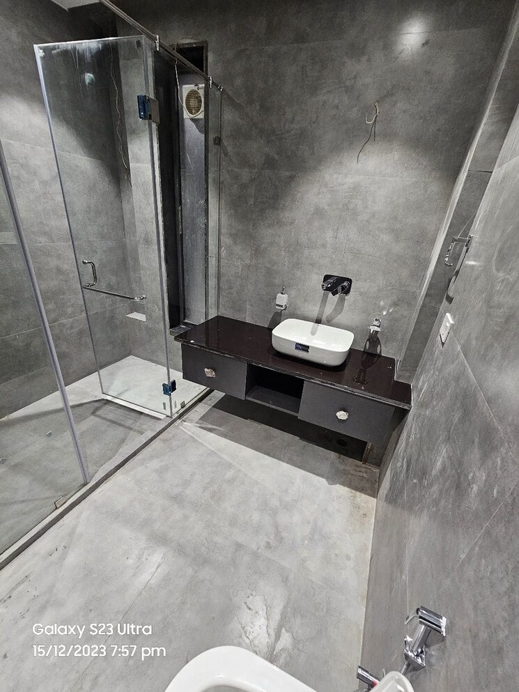 Bathroom, sector 11 dwarka 3 Bedroom 1500 Sq.Ft. Apartment In Sector 11 Dwarka Delhi 9038386