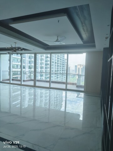 Room in 4 BHK Apartment at Central Park I, Sector 42 – for Rent
