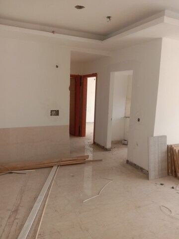 Room in 3 BHK Builder Floor at Omaxe Lake, North Mullanpur – for Sale