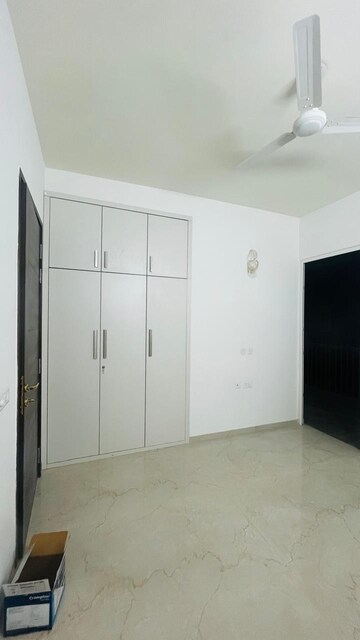 Room in 3 BHK Apartment at Smart World Orchard, Sector 61 – for Rent
