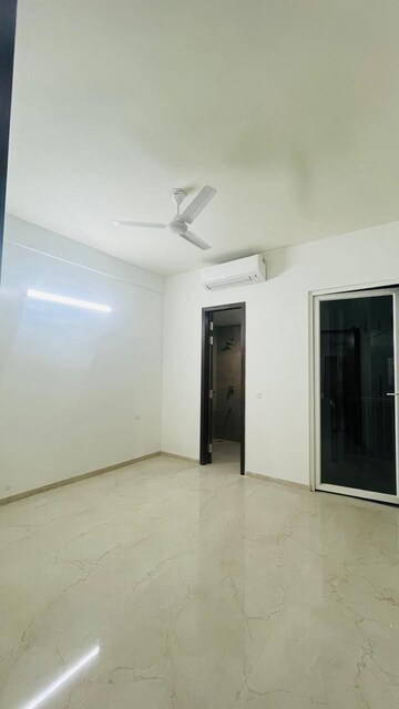 Room in 3 BHK Apartment at Smart World Orchard, Sector 61 – for Rent