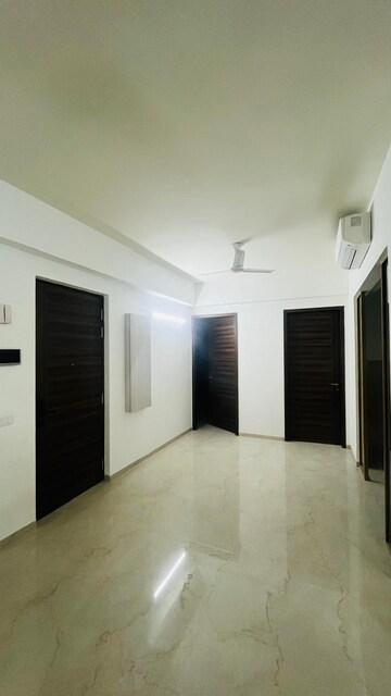 Building Lobby in 3 BHK Apartment at Smart World Orchard, Sector 61 – for Rent