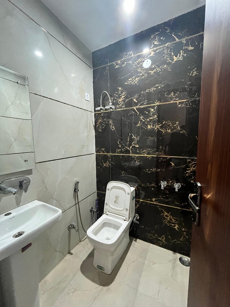 Bathroom, sector 81 3 Bedroom 1330 Sq.Ft. Builder Floor In Sector 81 Faridabad 9038592