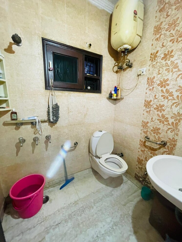 Attached Bathroom, priyadarshni-apartments 2 Bedroom 900 Sq.Ft. Apartment In Paschim Vihar Delhi 9038544