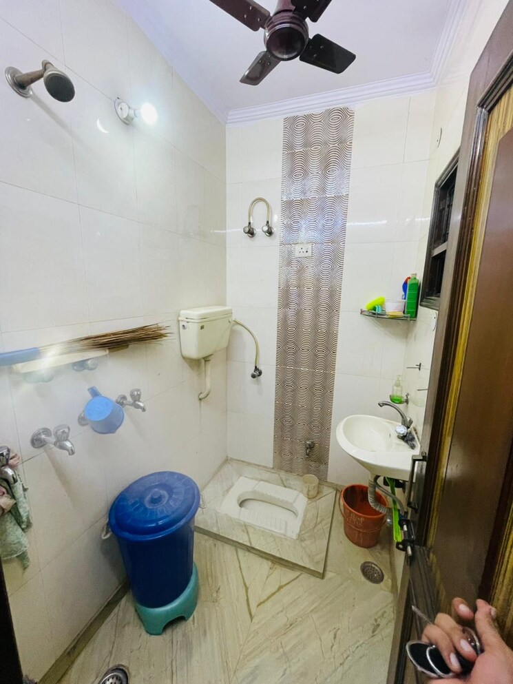 Bathroom, priyadarshni-apartments 2 Bedroom 900 Sq.Ft. Apartment In Paschim Vihar Delhi 9038544