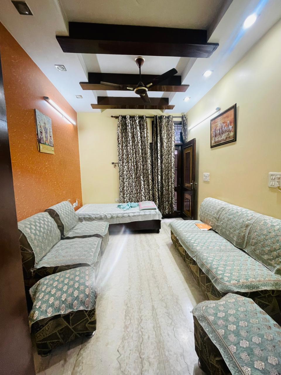 2 BHK Apartment For Rent in Priyadarshni Apartments