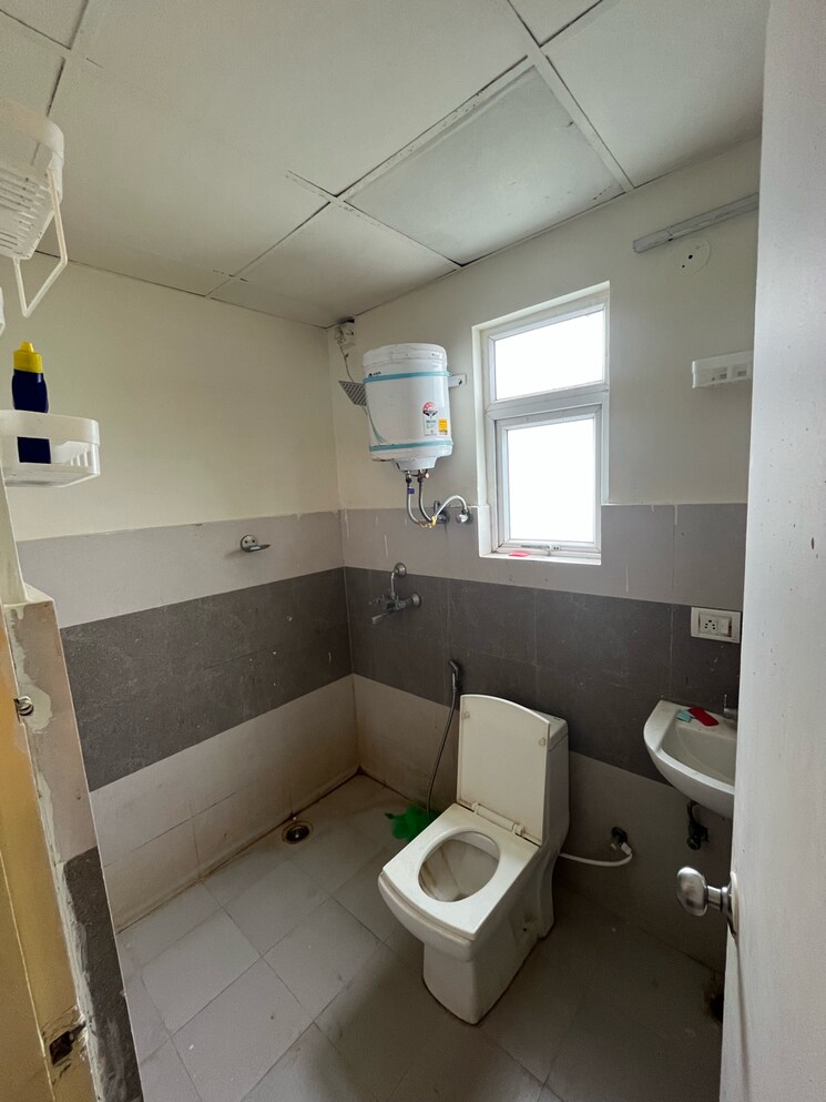Bathroom, gls-arawali-homes-phase-2 2 Bedroom 467 Sq.Ft. Apartment In Sohna Sector 4 Gurgaon 9038580