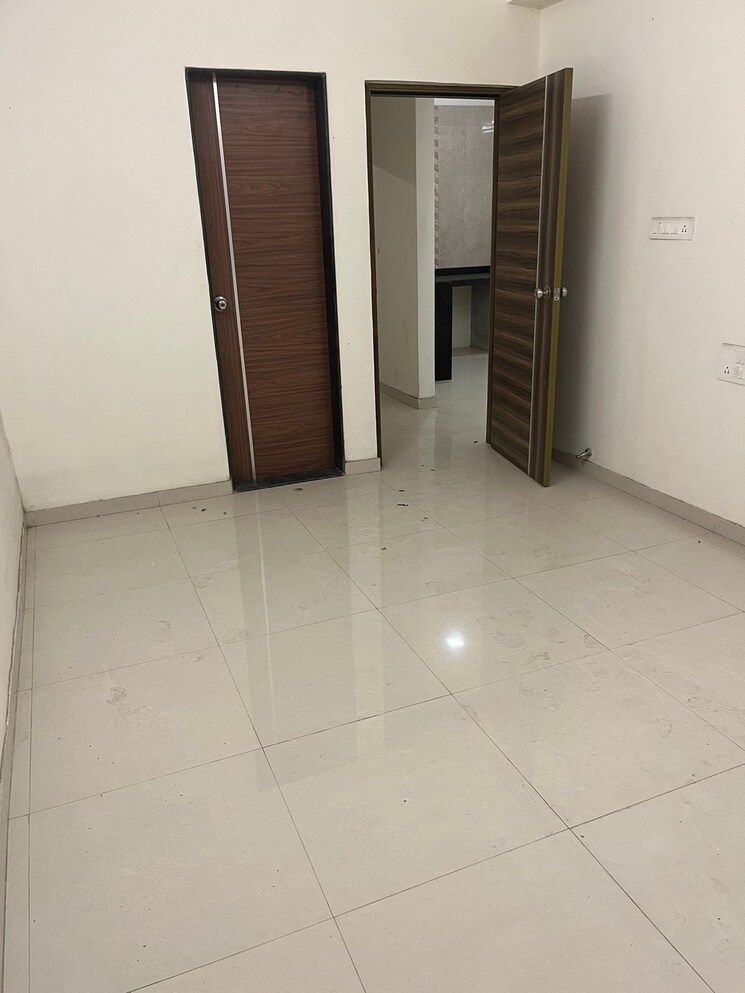 Room, lower parel west 2 Bedroom 550 Sq.Ft. Apartment In Lower Parel West Mumbai 9038523