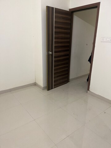 Room in 2 BHK Apartment at Lower Parel West – for Sale