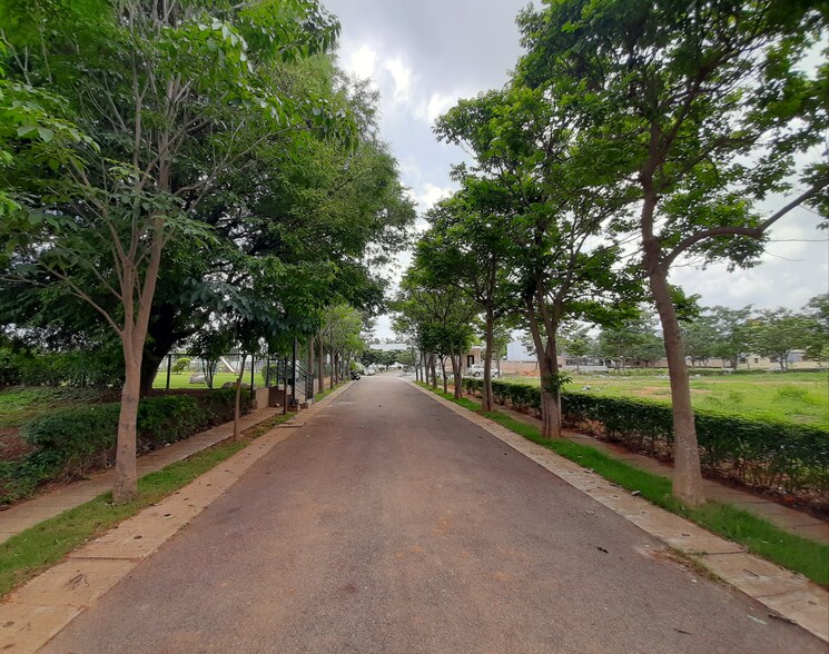Garden, taapasi-rosebay  2400 Sq.Ft. Plot In Yelahanka Bangalore 9038546
