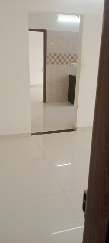 Room in 1 BHK Apartment at Bindra Complex, Andheri East – for Rent
