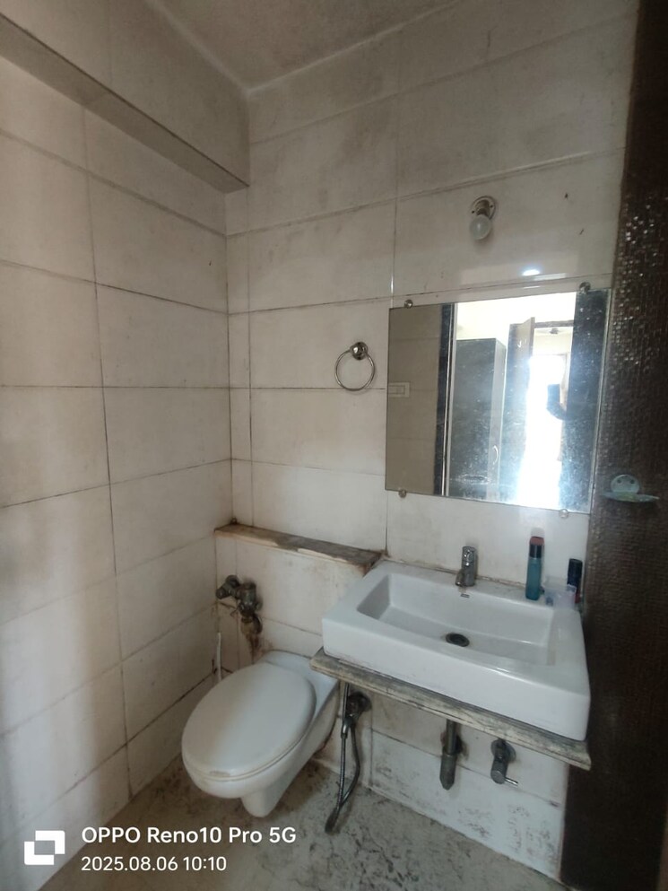 Bathroom, panchvati-chs-powai 2 Bedroom 915 Sq.Ft. Apartment In Powai Mumbai 9038715