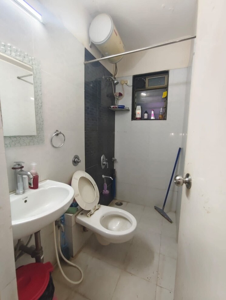 Bathroom, andheri west 2 Bedroom 850 Sq.Ft. Apartment In Andheri West Mumbai 9038787