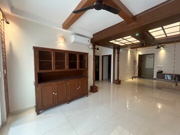 Room in 3 BHK Apartment at Prestige Beverly Hills, Kokapet – for Rent