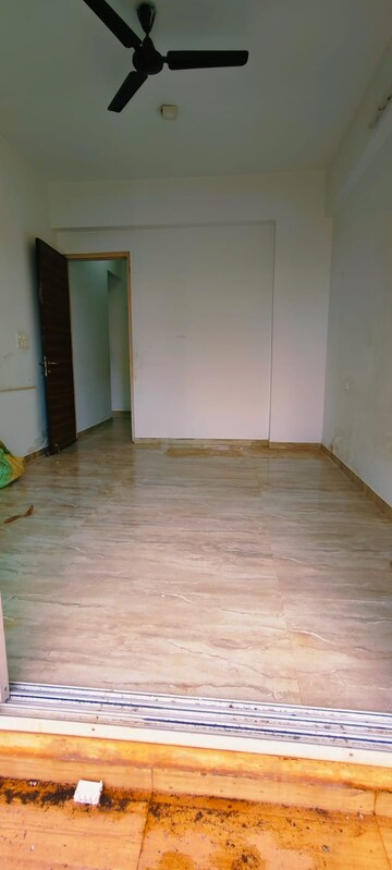 Room in 2 BHK Apartment at Nahar Amrit Shakti Yvonne, Chandivali – for Rent