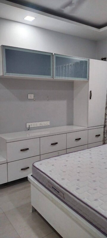 Bedroom in 3 BHK Apartment at Andheri West – for Rent