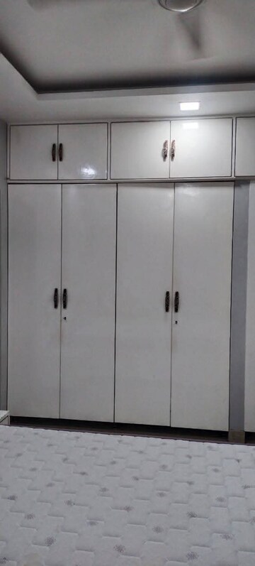 Room in 3 BHK Apartment at Andheri West – for Rent
