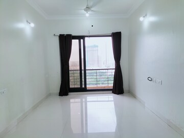 Room in 2 BHK Apartment at K Raheja Raheja Residency, Malad East – for Rent